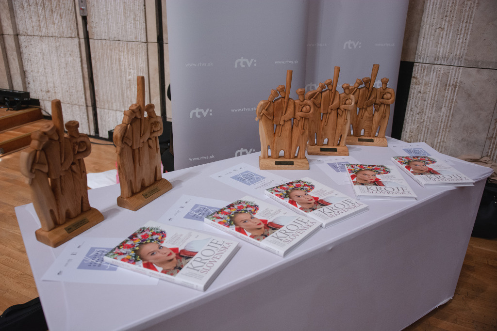 Special Prizes, Woodcarving by Vincent Bandúr